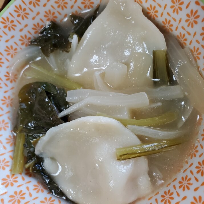 小松菜と玉ねぎの餃子スープ